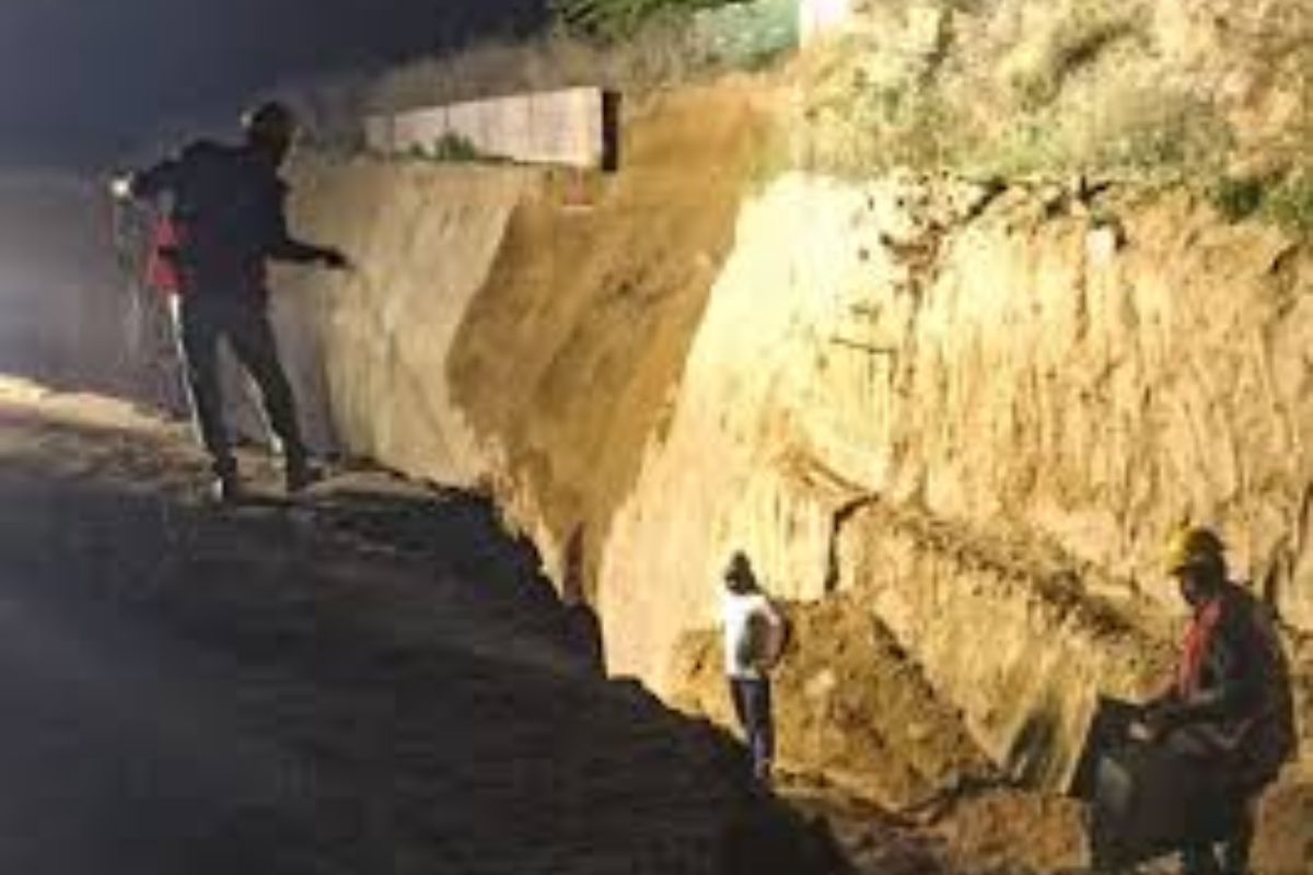Gurugram Labourers Death: निर्माण स्थल पर चल रहा था खोदाई का काम, तभी हो गया ये बड़ा हादसा, थम गई इतने लोगों की सांसे, मचा हड़कंप