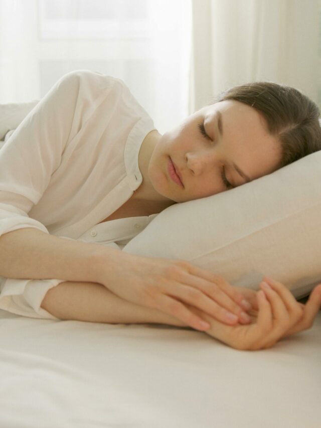 which side is best sleep: सोने की आदत बदल सकती है आपकी सेहत! जानें रात में कौन सी करवट सोना चाहिए?