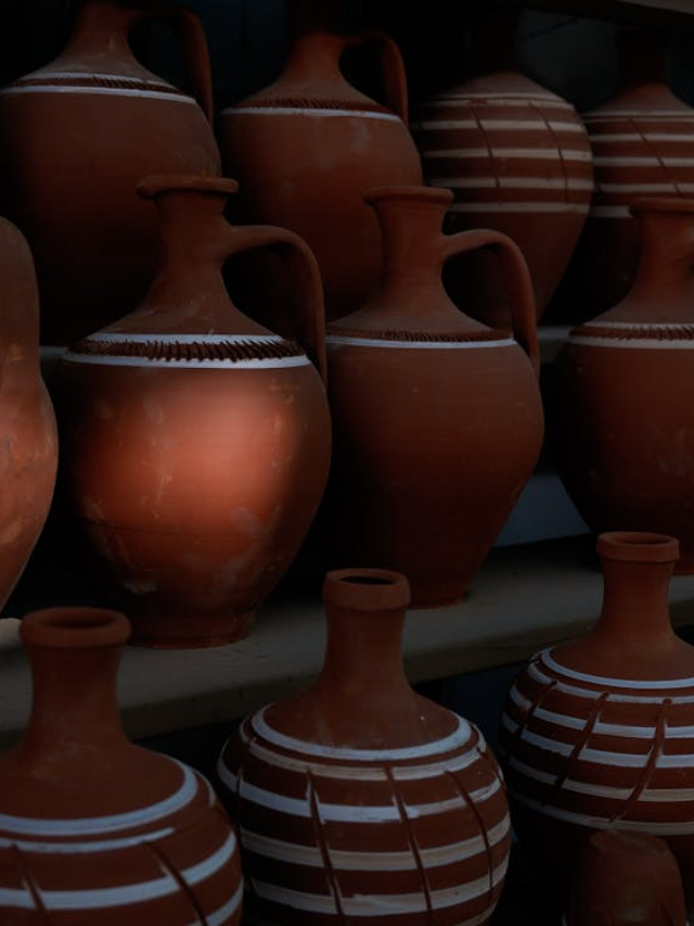 Clay Pot Water Benefits : फ्रिज का ठंडा पानी छोड़ें! मिट्टी के घड़े का पानी पीने के फायदे