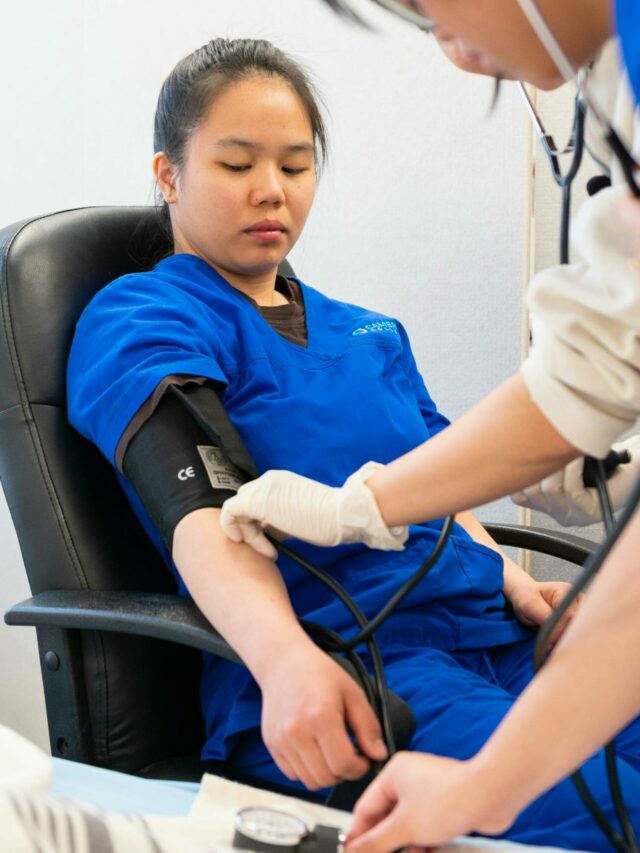 Eating on Low BP: लो बीपी की है समस्या? ये 8 सुपरफूड्स खाकर आप खुद को रख सकते हैं ऊर्जावान!