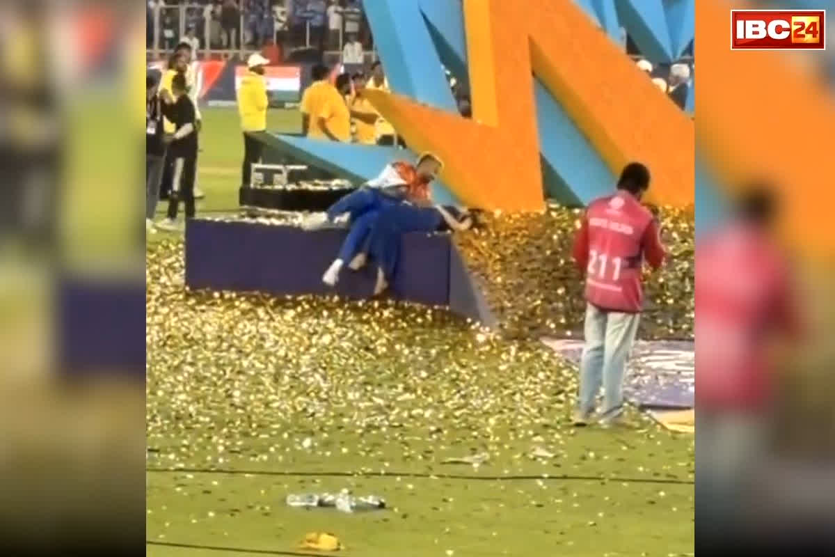 Hardik Pandya Controversy: ‘तिरंगे को शरीर पर लपेटा और की अश्लील हरकतें..’ टी20 जीत का जश्न मनाना क्रिकेटर हार्दिक पांड्या को पड़ा भारी, इस थाने में शिकायत दर्ज