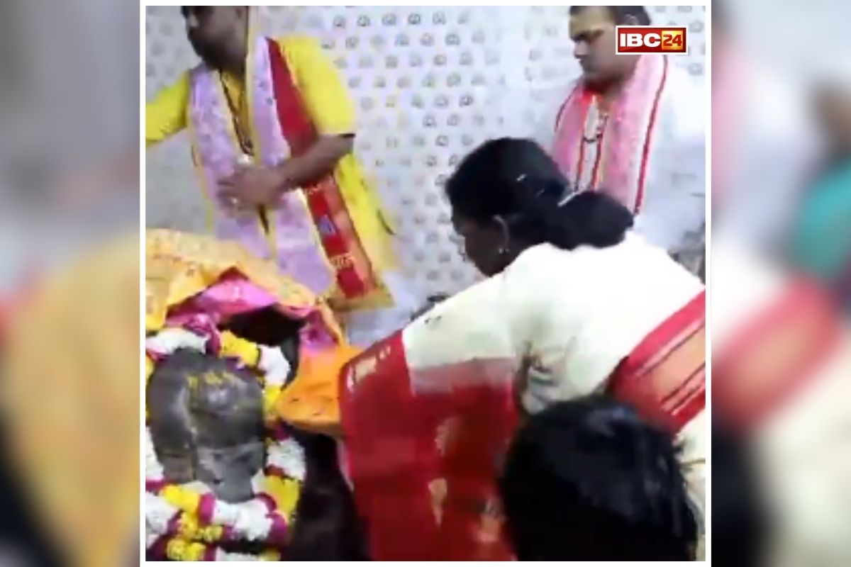 Draupadi Murmu in Mathura: गोवर्धन यात्रा में नंगे पैर चलीं राष्ट्रपति मुर्मू, दानघाटी मंदिर में की पूजा-अर्चना, जानिए क्‍या है इसकी खासियत?