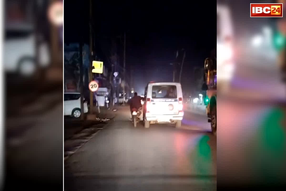 Raipur Dial 112 Viral Video: रायपुर में ऐसे सुधरेगी यातायात व्यवस्था..? पुलिस की गाड़ी के साथ ये खतरनाक काम करता रहा युवक, बगल से ही गुजर रही थी ट्रक, फिर जो हुआ