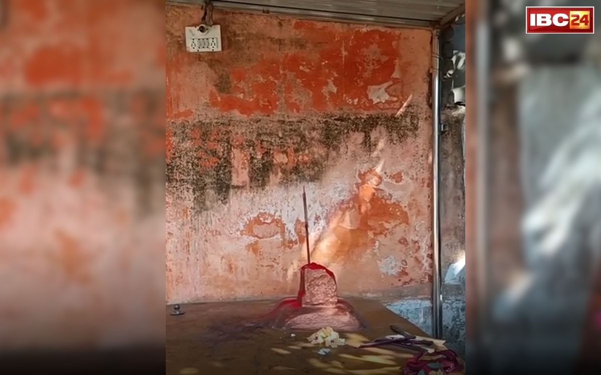 Bhilai Mandir Todfod: छत्तीसगढ़ के इस मंदिर में अज्ञात युवक ने मचाया हाहाकार, भगवान राम की मूर्ति के साथ की तोड़-फोड़, उससे भी मन नहीं भरा तो की ये शर्मनाक हरकत