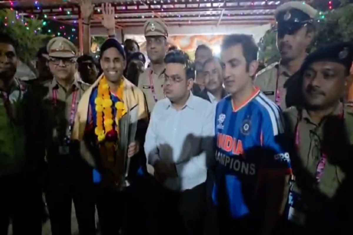 India T20 World Cup 2026: उधर पूरी टीम मना रही थी जश्न, इधर आधी रात को कहां निकल गए गंभीर-सूर्या और जय शाह? अब वायरल हुआ वीडियो, देखें आप भी..
