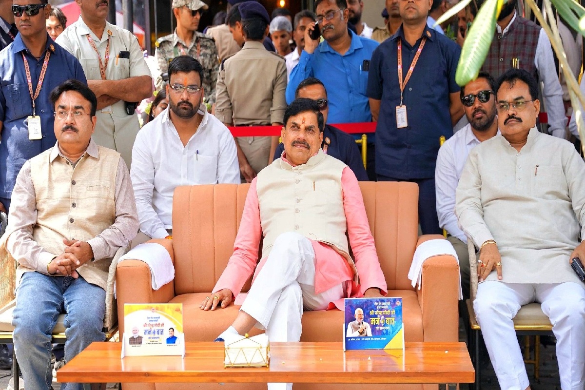 PM Modi Mann Ki Baat: मुख्यमंत्री डॉ. यादव ने सुनी ‘मन की बात’, रेस्टोरेंट में नाश्ता कर लोगों से की बातचीत, महिला आरक्षण को लेकर कांग्रेस पर भड़के CM