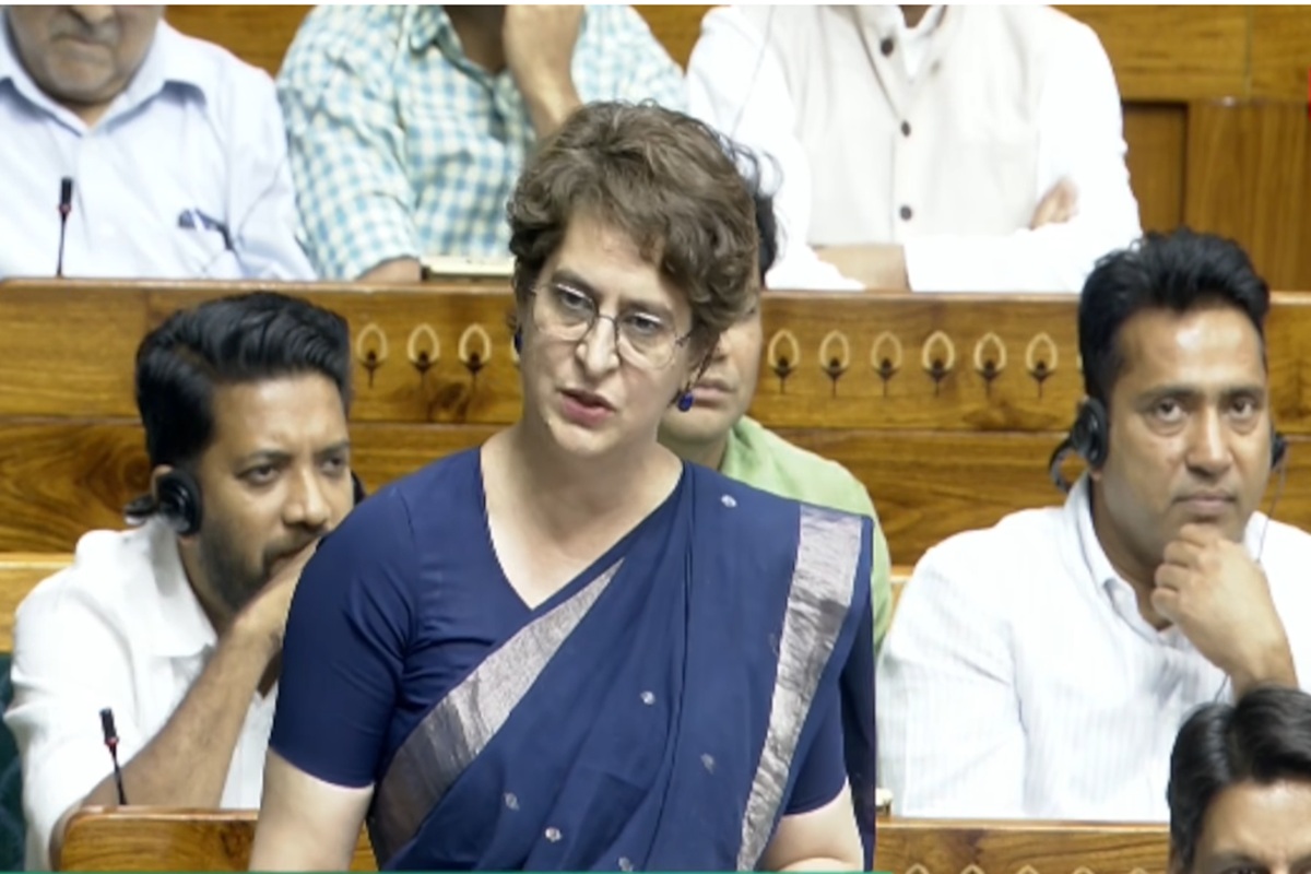 Priyanka Gandhi in Parliament: ‘बहकाने वाले पुरुषों को महिलाएं पहचान लेती हैं’ ..  महिला आरक्षण बिल को लेकर प्रियंका ने मोदी सरकार पर साधा निशाना, देखें लाइव
