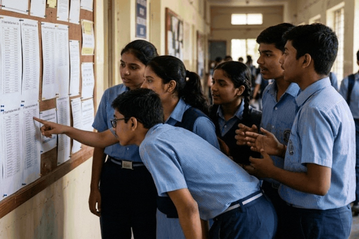 UP Board 10th 12th Result Kaise Dekhe: यूपी बोर्ड ने जारी किया 10वीं और 12वीं का रिजल्ट, अंश‍िका-कश‍िश ने 10वीं तो श‍िखा ने 12वीं में किया टॉप, अपना परिणाम ऐसे देख सकते हैं छात्र