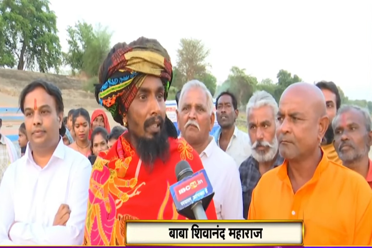 Narmada River Milk Controversy: 11000 लीटर दूध से नर्मदा का अभिषेक.. 41 टन दुर्लभ जड़ी-बूटियों की आहूति, जानिए कौन हैं 21 दिनों का अनुष्ठान करने वाला बाबा शिवानंद महाराज?