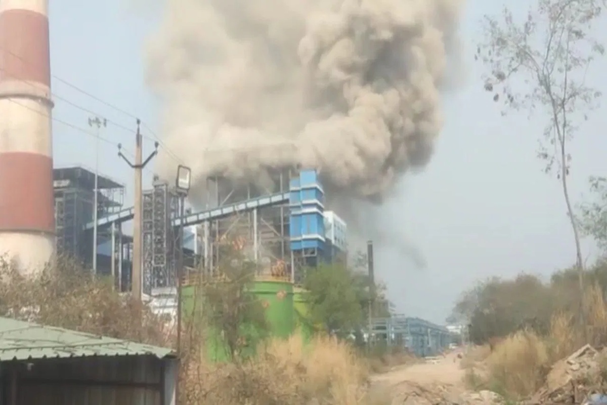 Vedanta Power Plant Blast Update: सक्ती वेदांता पॉवर प्लांट हादसे पर फूटा स्थानीय लोगों का गुस्सा, धरने पर बैठे विधायक यादव, प्रबंधन ने कही ये बड़ी बात