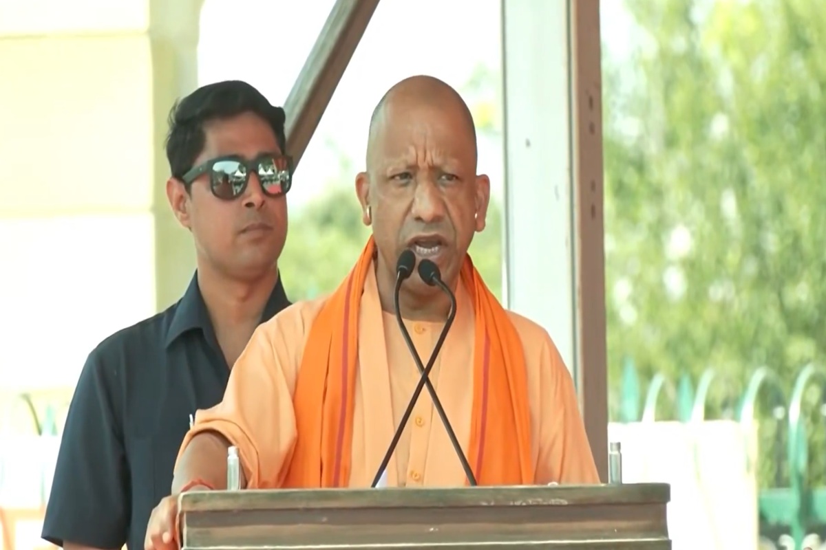 Lucknow Jan Aakrosh Padyatra: जनाक्रोश पदयात्रा में योगी ने भरी हुंकार! कांग्रेस और सपा पर जमकर बरसे सीएम, दे दी ये बड़ी चेतावनी