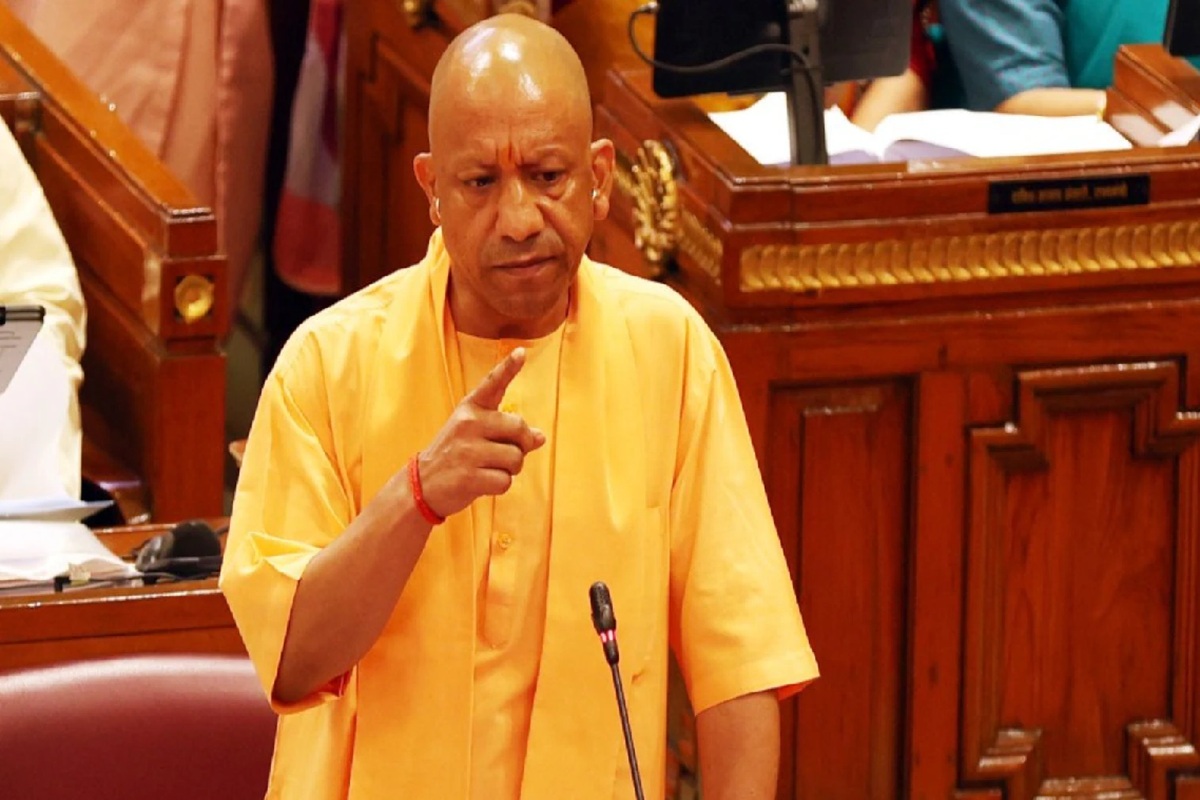 Yogi Adityanath Latest News: धर्म के आधार पर आरक्षण क्यों नहीं देती भाजपा? सीएम योगी ने विधानसभा में बताई ये बड़ी वजह, विपक्षी दलों पर बोला करारा हमला