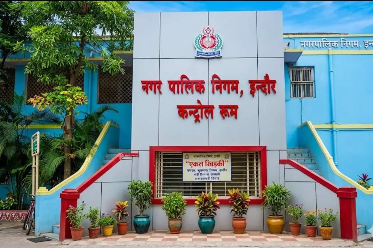 शह मात The Big Debate: वंदेमातरम पर घमासान.. फिर हिंदू-मुसलमान! इंदौर में मुस्लिम पार्षद के बयान पर विवाद, आखिर राष्ट्रीय गीत पर मजहबी जिद क्यों?