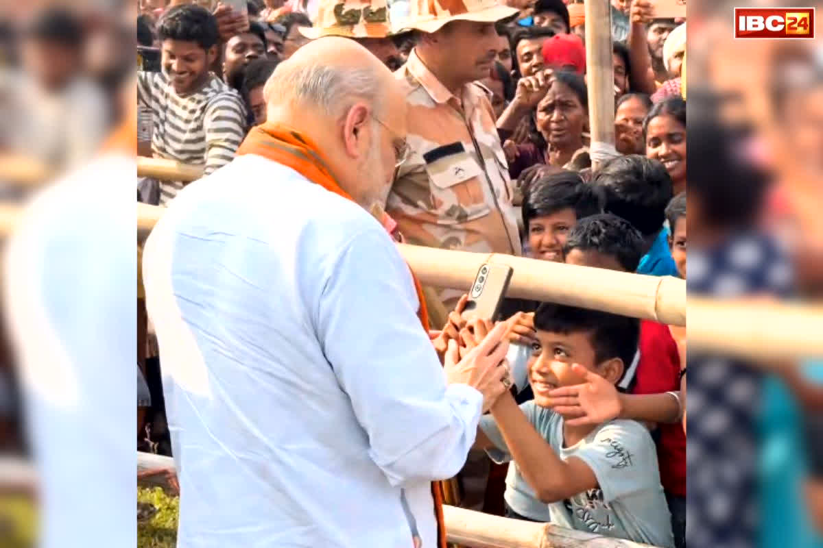 Amit Shah Latest Viral Video: नहीं देखा होगा गृहमंत्री अमित शाह का ये अनोखा अंदाज.. “मास्टर फोटोग्राफर” के मोबाइल पर खिंचाते रहे फोटो, देखें Video