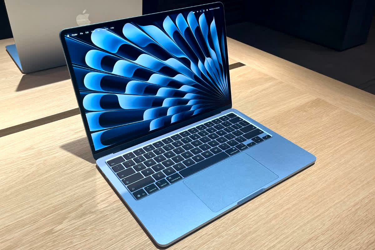 Apple MacBook Air M5 Price Drops: अचानक धड़ाम हुई Apple MacBook Air M5 की कीमत, ये प्रीमियम लैपटॉप अब सीधे 1,00,000 रुपये से नीचे, खरीदने वालों की लगी भीड़!