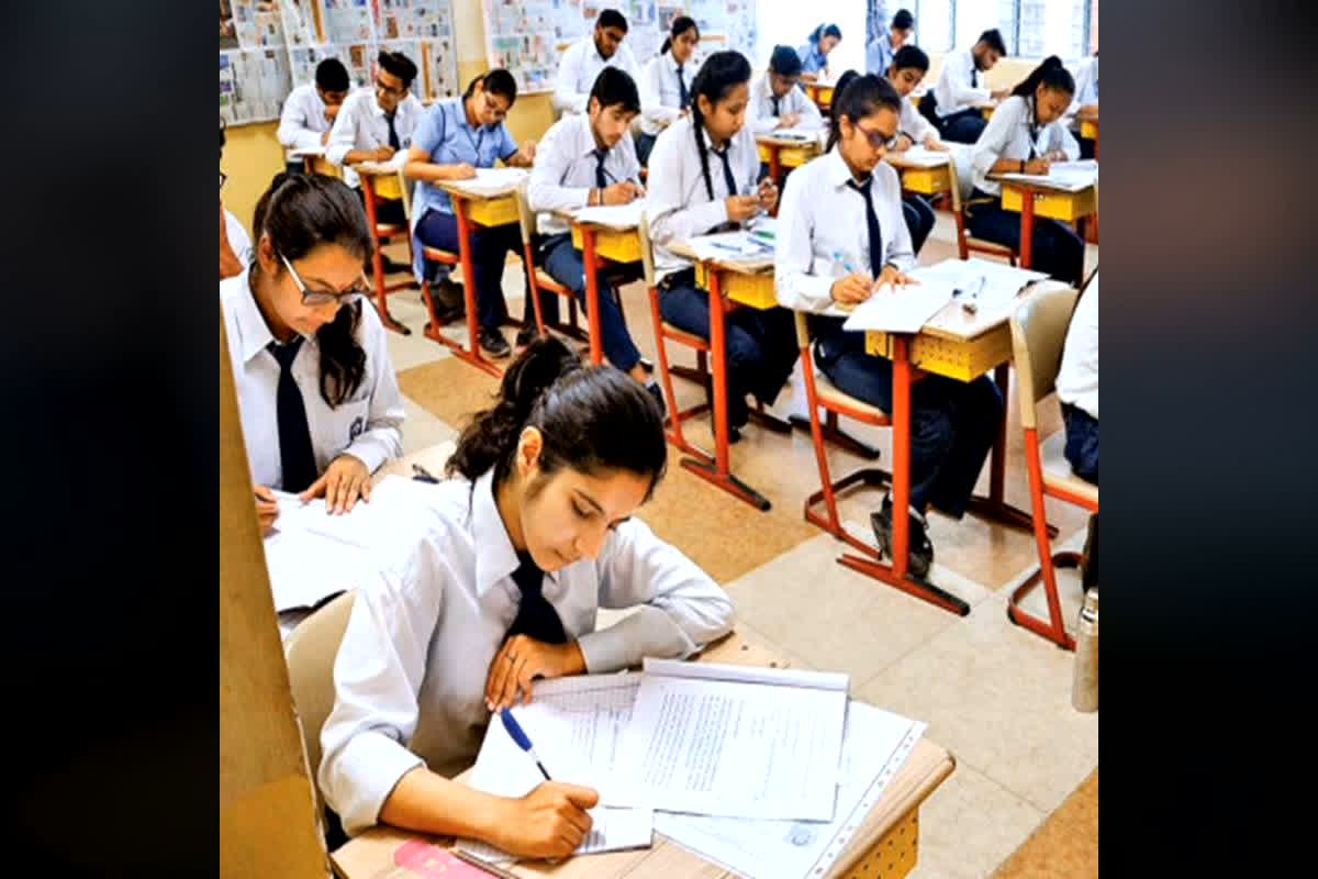 CGBSE Class 10th-12th Result: बोर्ड रिजल्ट में इन सरकारी स्कूलों का दबदबा, 10वीं की मेरिट में इतने छात्रों ने बनाई जगह, बड़े प्राइवेट विद्यालयों को छोड़ा पीछे