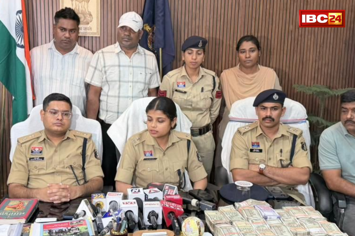 Raipur Crime News : ड्राइवर ही निकला कारोबारी से गबन का मास्टरमाइंड, कांग्रेस नेता के साथ मिलकर मालिक को लगाया इतने लाख का चूना, रायपुर पुलिस ने इतने लोगों को किया गिरफ्तार