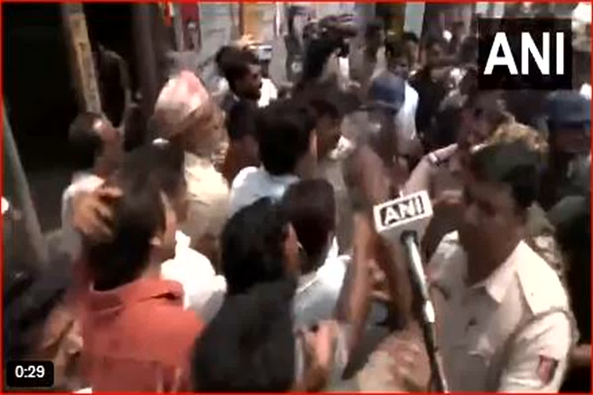 West Bengal Elections 2026: वोटिंग के दौरान भारी बवाल, आपस में भिड़े हुमायूं कबीर और TMC कार्यकर्ता, इलाके में माहौल तनावपूर्ण