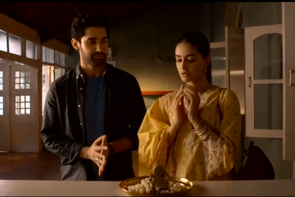 Chand Mera Dil Title Track Release: रोमांस के रंग में रंगी अनन्या और लक्ष्य की जोड़ी, फैंस हुए उनकी केमिस्ट्री पर फिदा, बोले – ये जोड़ी है कमाल!