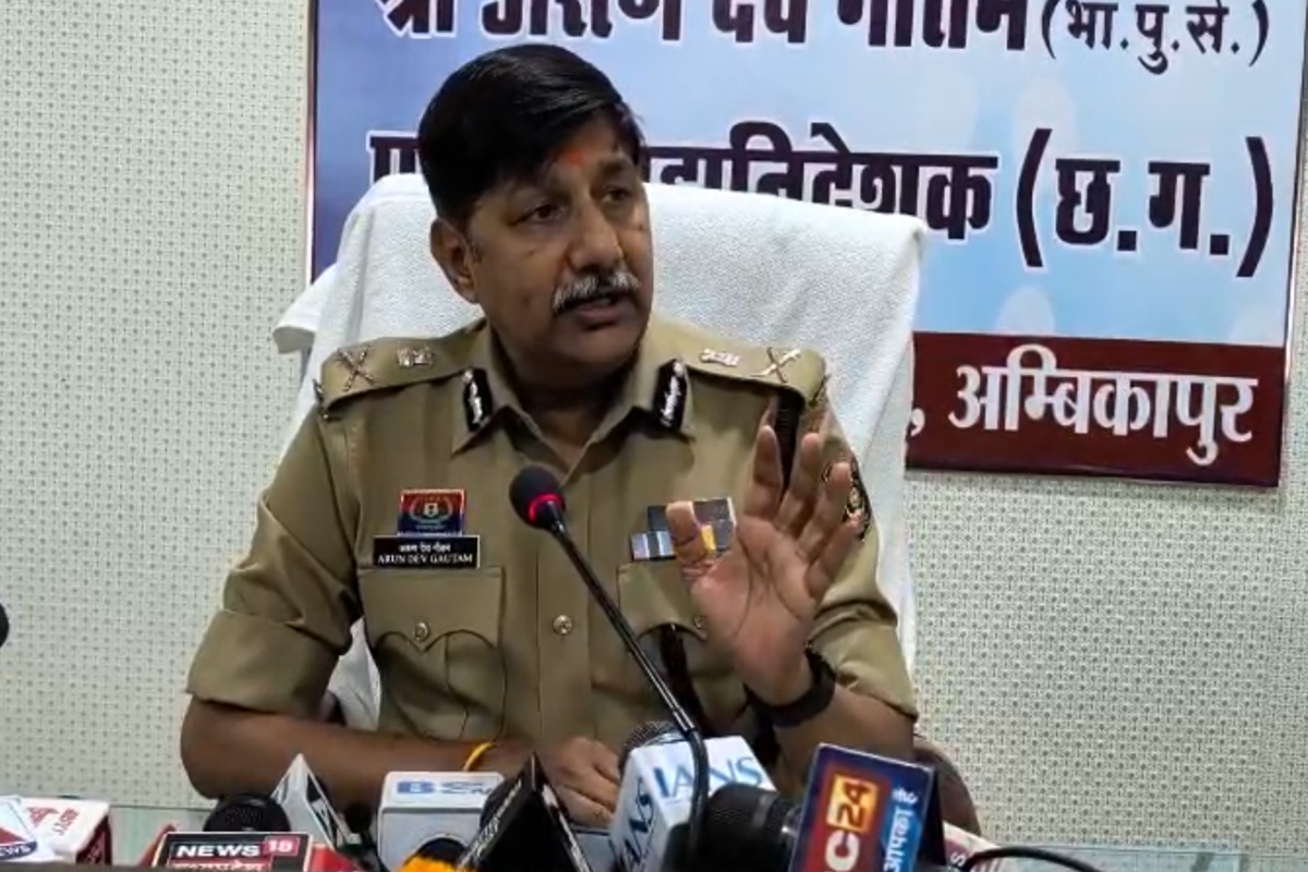 CG DGP on Naxalism: हथियार छोड़कर यहां छिपे हुए हैं कुछ नक्सली! DGP अरुण देव गौतम का बड़ा बयान, कहा- कोई भी बड़ा समूह नहीं है सक्रिय