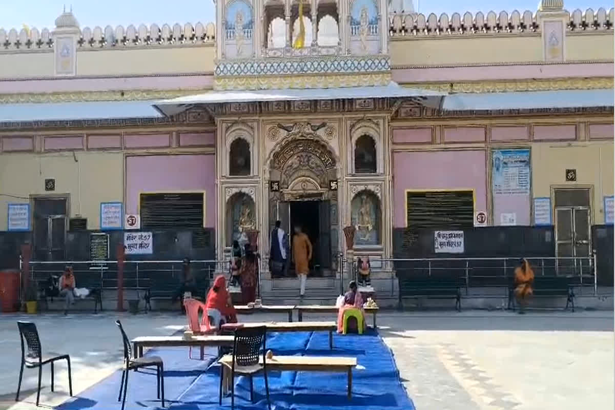 Datia Jain Mandir Chori News: प्रसिद्ध जैन मंदिर पर चोरो ने बोला धावा, चांदी की मूर्ति और सिंहासन ले उड़े चोर, इलाके में मचा हड़कंप