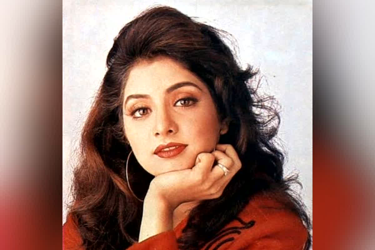 Divya Bharti Murder Mystery : 19 साल में शोहरत की बुलंदी और रहस्यमयी मौत… 33 साल बाद भी अनसुलझी है दिव्या भारती की कहानी,पंडित ने पहले ही कर दी थी ऐसी भविष्वाणी