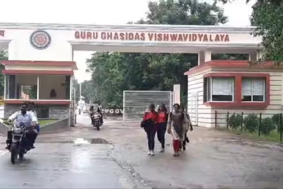 Bilaspur GGU University : छत्तीसगढ़ के इस यूनिवर्सिटी में भगवान राम पर आपत्तिजनक टिप्पणी, बजरंग दल ने जमकर किया हंगामा, जांच कमेटी का ऐलान