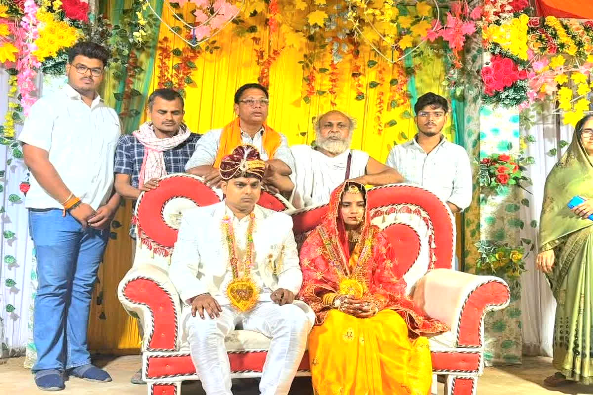 Ghazipur Wedding News : मुस्लिम बेटी के पिता को मिला हिंदू दामाद, सनातन परंपरा से कराई शादी, बताया आखिर क्यों हुए राजी
