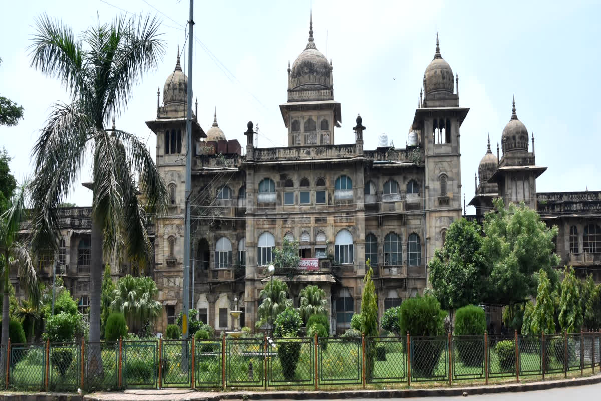 Gwalior Medical College Scam : पैसे दो और डॉक्टर बनो! एक दिन भी नहीं आया कॉलेज.. उसे दे दी MBBS की डिग्री, इन कॉलेजों के कारनामे से दिल्ली तक मचा हड़कंप