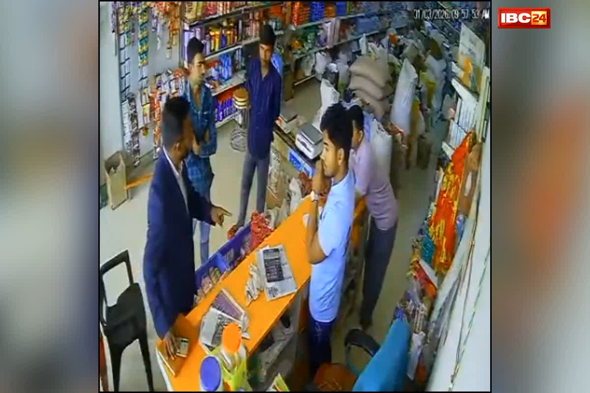 Ghazipur Fake GST Team News : स्पेशल 26 की तर्ज पर रेड! खुद को GST और इनकम टैक्स अफसर बताकर कर रहे थे ऐसा काम , व्यापारियों ने घेरा तो खुल गई पोल