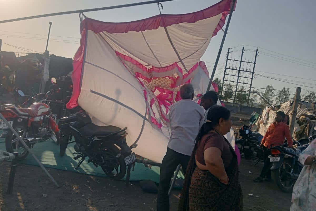 Indore Child Marriage News : फर्जी मार्कशीट और 42 साल का दूल्हा! सिर्फ इस एक वजह से दादा ने दांव पर लगा दी 13 साल की मासूम की ज़िन्दगी