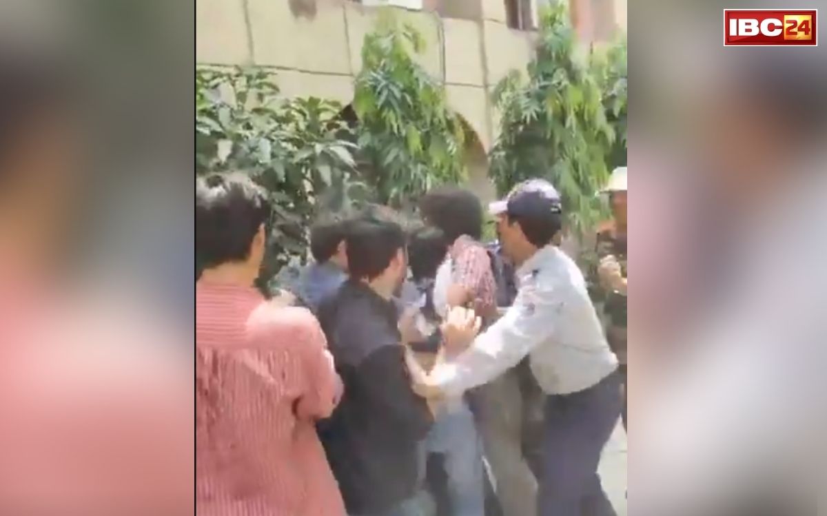 Jamia Millia Islamia RSS Program: इस नामी यूनिवर्सिटी में RSS के कार्यक्रम को लेकर कटा भारी बवाल, छात्रों के विरोध से कैंपस छावनी में तब्दील