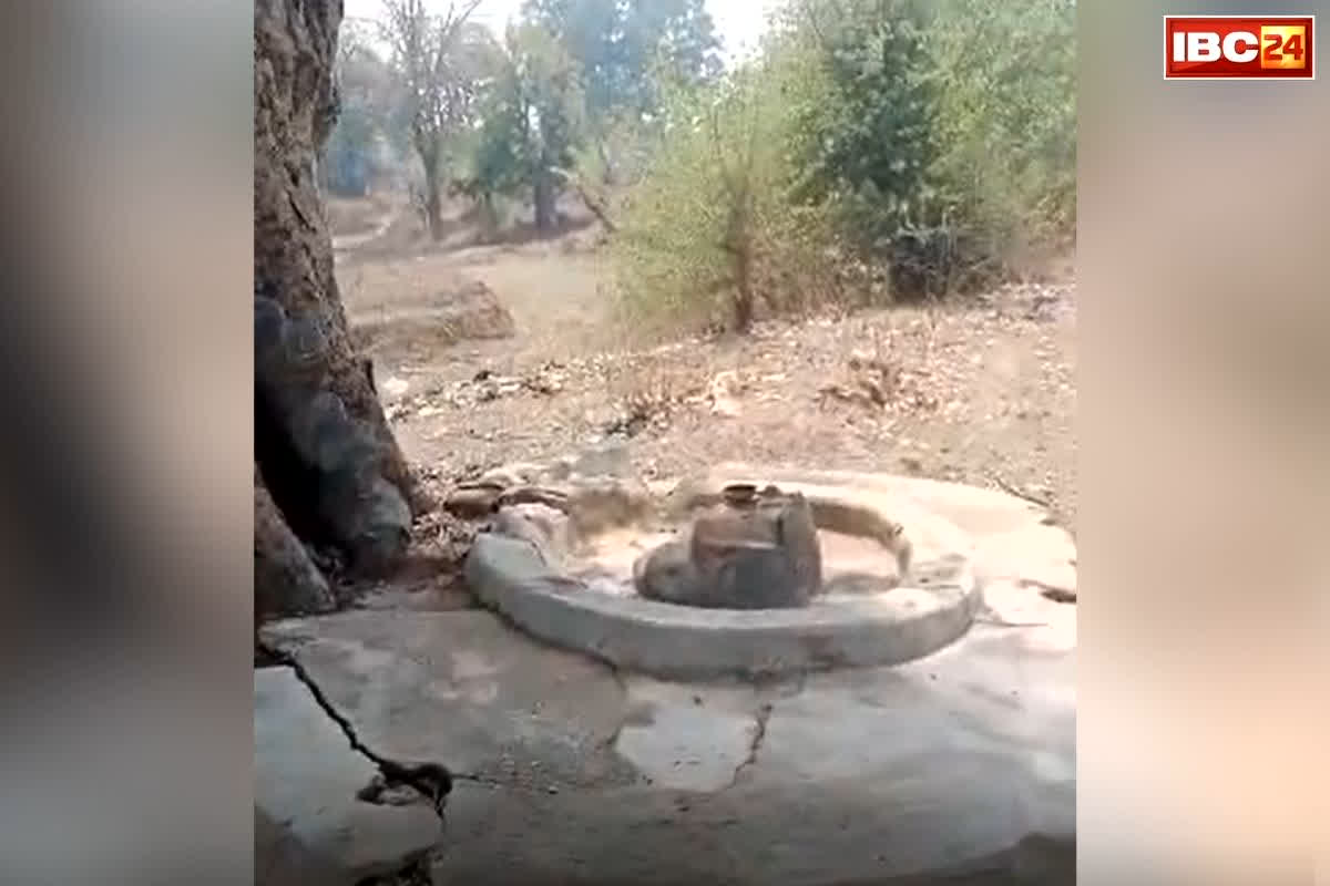 Korba Hanuman Mandir Todfod: शिव मंदिर में लगाई आग.. हनुमान मंदिर का ताला तोड़ा, छत्तीसगढ़ के इस जिले में आस्था पर चोट की कोशिश, युवक पहुंचा सलाखों के पीछे