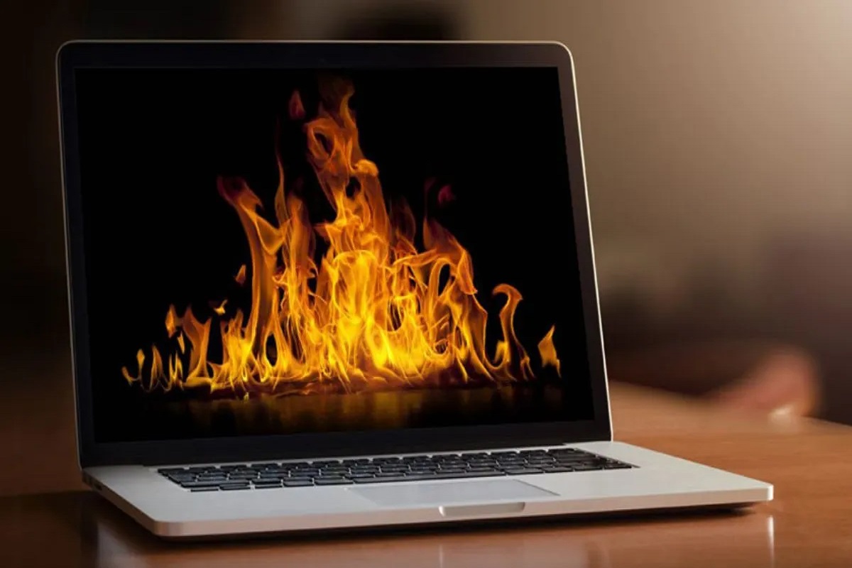 Laptop Overheating Tips : गर्मी में ओवरहीट हो रहा लैपटॉप? तो अपनाएं ये 5 टिप्स
