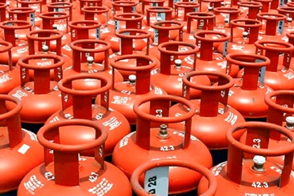 LPG Cylinder Booking: अब LPG सिलेंडर की बुकिंग पहले जैसी नहीं! सरकार का नया अपडेट आया सामने, कहीं आप भी तो नहीं कर रहे ये बड़ी गलती?