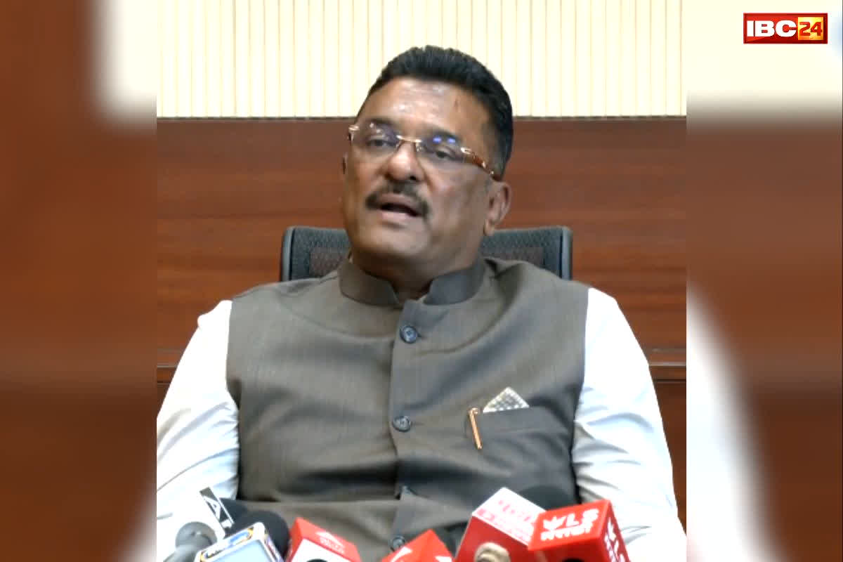 Marathi Language Dispute News: भाषावाद पर फिर होगा बवाल!.. मंत्री ने कहा, ‘राज्य में ऑटो और टैक्सी चालकों के लिए मराठी अनिवार्य होगी’.. डेडलाइन भी तय