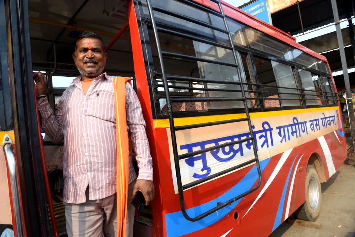 Mukhyamantri Gramin Bus Yojna : खत्म हुआ घंटों का इंतजार, अब गांव के द्वार पर खड़ी मिलेगी बस! सीएम विष्णुदेव साय की इस योजना ने जीता आदिवासियों का दिल