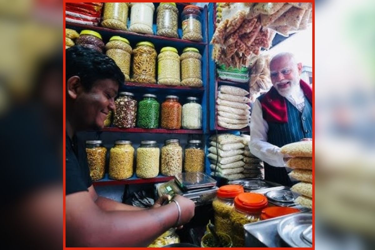 PM Modi Jhalmuri Video: पीएम मोदी को झालमुड़ी खिलाने के बाद भी पछता रहा दुकानदार! कर दी ये बड़ी गलती, जानें कौन है ये?