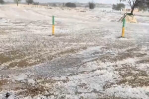 Rajasthan Weather Update: मौसम ने अचानक बदली करवट और रेगिस्तान में दिखा कश्मीर जैसा नजारा, वीडियो देख आपको भी नहीं होगा यकीन