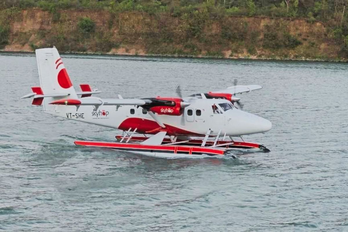 Rishikesh News: उत्तराखंड में पर्यटन को मिलेगी नई उड़ान, पहली बार गंगा बैराज पर उतरा सी-प्लेन, देखें वीडियो