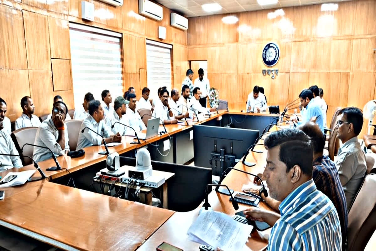 SECROBCEA Raipur News : रेलवे कर्मचारियों की 25 सूत्रीय  मांगों पर मंथन! DRM ने OBC कर्मचारी संघ को दिया बड़ा आश्वासन, कॉलोनियों के लिए जारी किए खास निर्देश