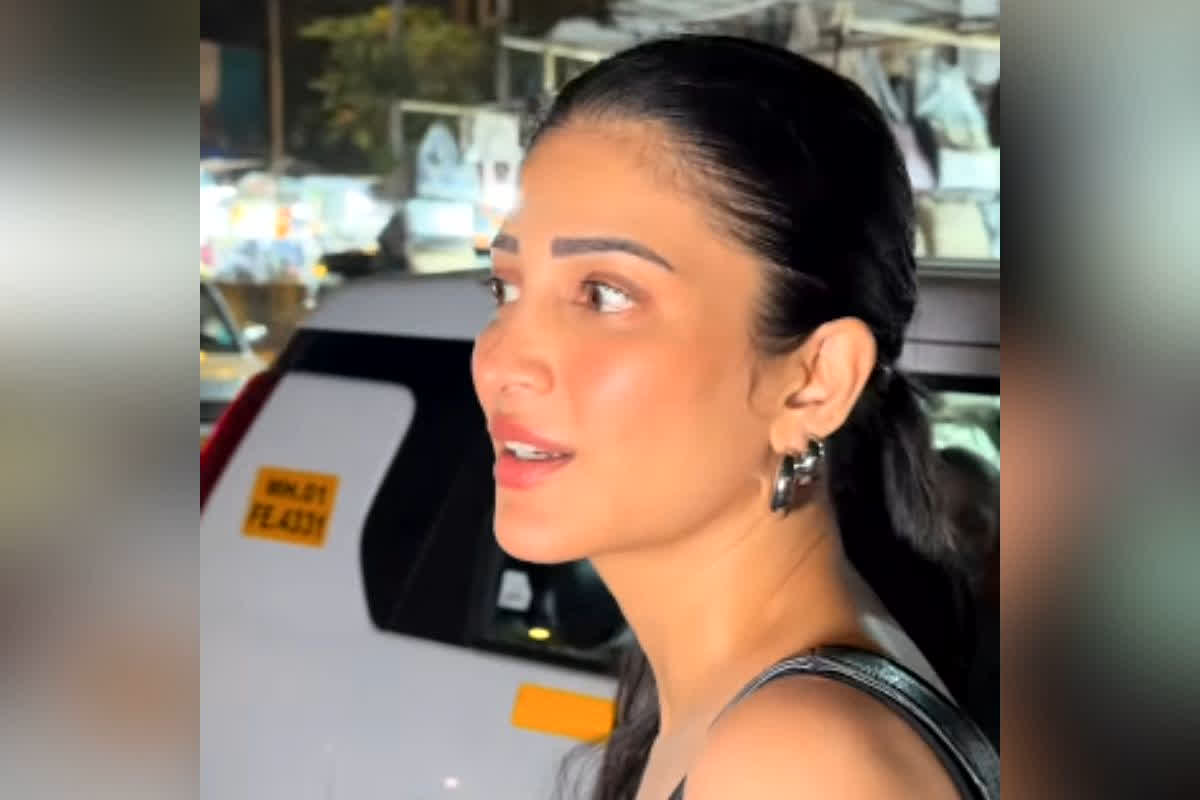 Shruti Haasan Paparazzo Controversy : ‘मम्मा किसे बोला’? पैपराजी की इस हरकत पर आगबबूला हुईं श्रुति हासन, बीच सड़क पर लगा दी क्लास