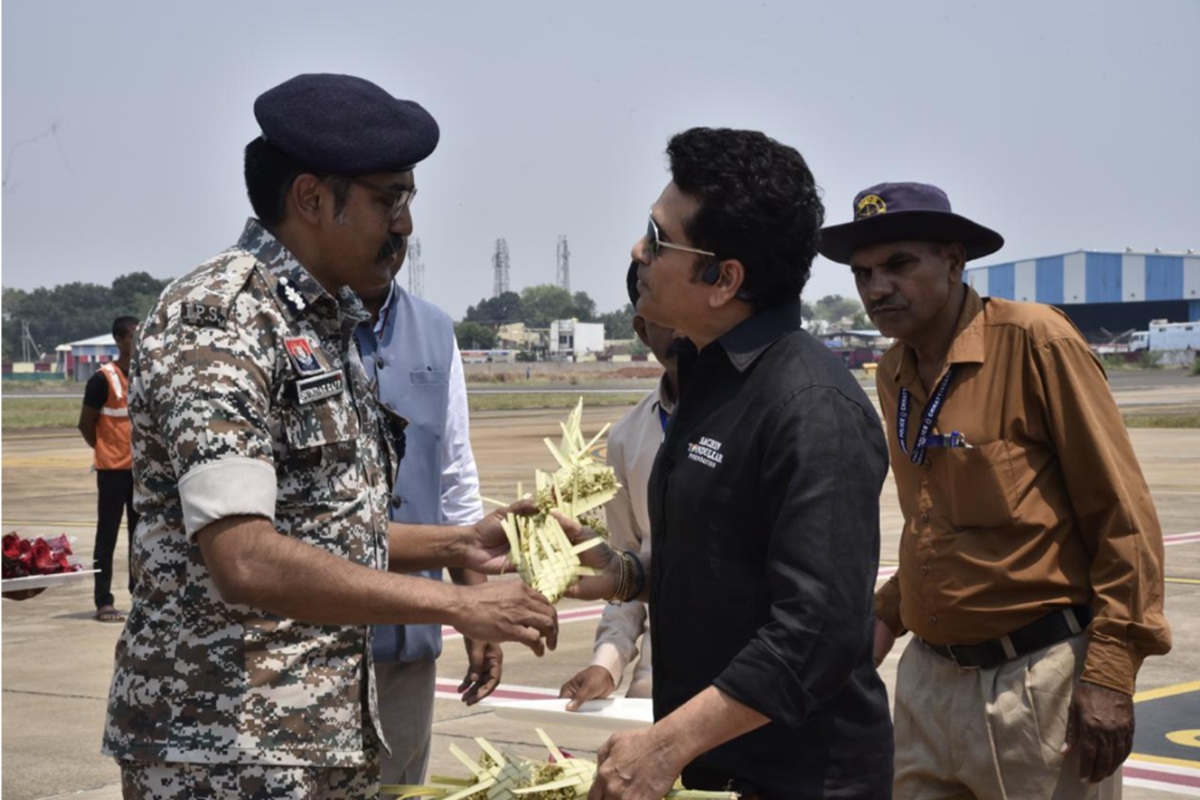 Sachin Tendulkar Bastar Visit: बस्तर में आने वाली है खेल क्रांति! बेटी और बहू के साथ जगदलपुर पहुंचे सचिन तेंदुलकर, करेंगे अब इस नई पारी की शुरुआत