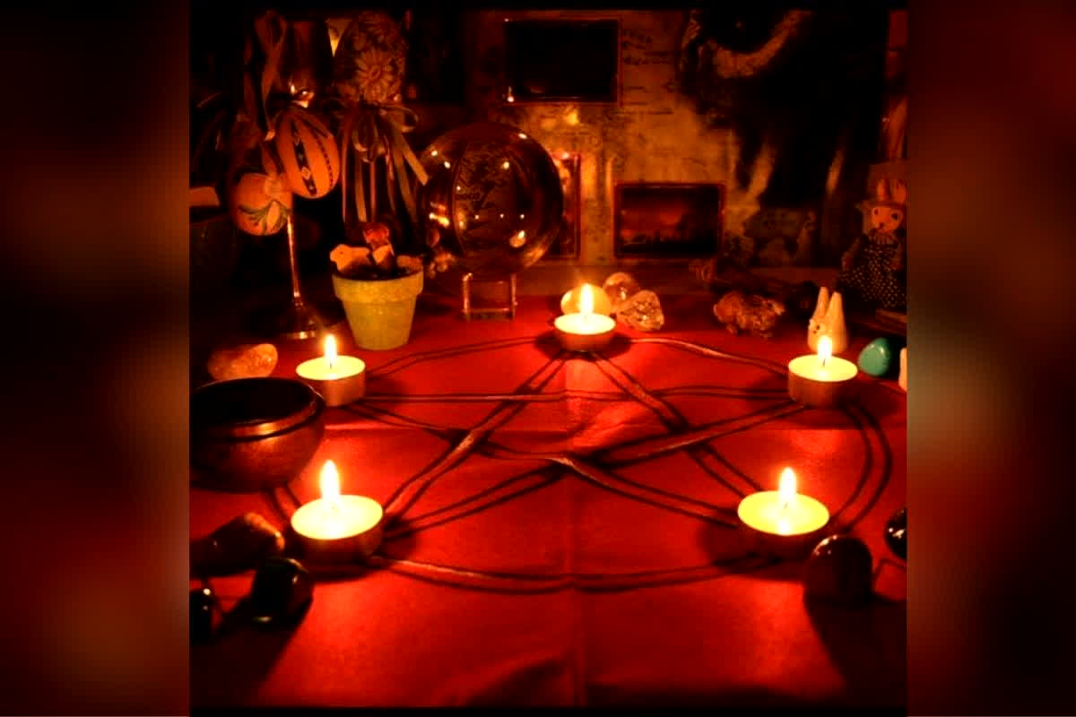 Tantra Mantra Mystery Kanpur : न्यूड होकर करो पूजा, इसी से आती है दौलत! ससुर और पति की शर्मनाक करतूत, बहू ने खोले कई खौफनाक राज