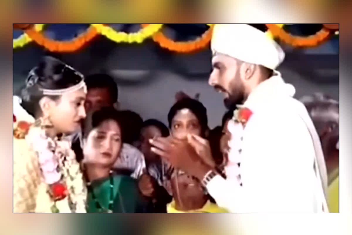 Telangana Wedding Drama News : दूल्हा पहनाने ही वाला था मंगलसूत्र, फिर दुल्हन ने रोक दी शादी! बीच मंडप में रोते हुए बताई ये वजह, फिर दूल्हे ने जो किया