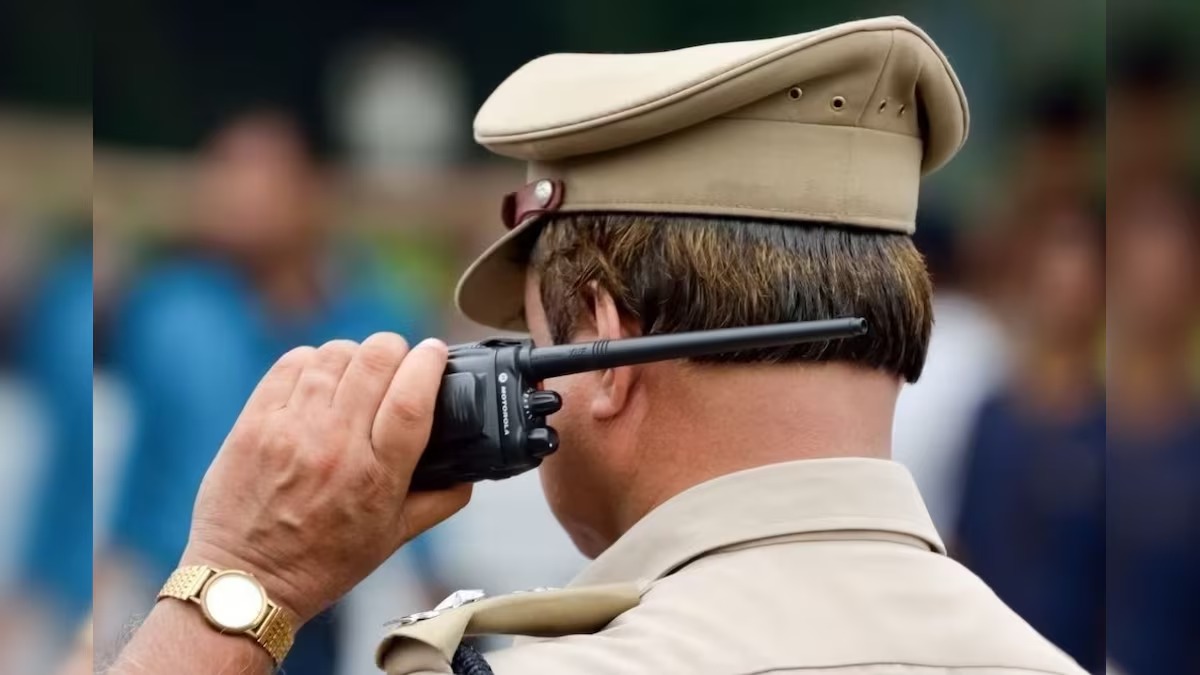 Surajpur Police Line Attached : SSP की बड़ी कार्रवाई, साइबर प्रभारी सहित इतने आरक्षकों किया लाइन अटैच, जानिए किस मामले में लिया एक्शन?