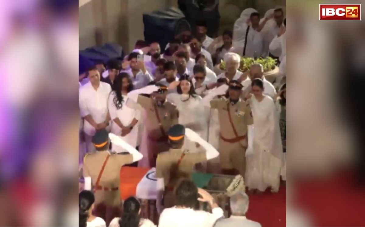 Asha Bhosle Death: राजकीय सम्मान के साथ हो रही दिग्गज गायिका आशा भोसले की अंतिम विदाई.. तिरंगे से ढंका गया पार्थिव देह, देखें Video