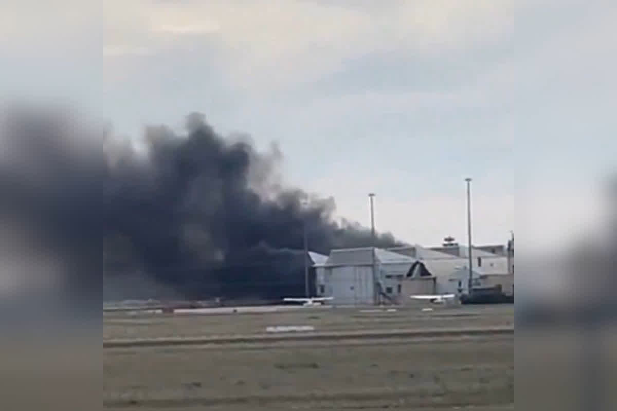 Australia Plane Crash : उड़ान के कुछ ही देर बाद विमान में आई तकनीकी खराबी, लैंडिंग के वक्त हुआ दिल दहला देने वाला हादसा, सामने आया खौफनाक मंजर का वीडियो