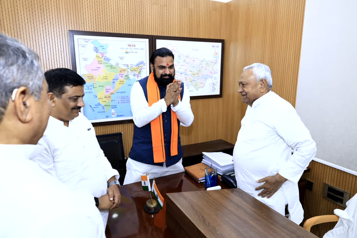 Bihar Cabinet Portfolio Distribution : गृह से लेकर स्वास्थ्य तक… सीएम सम्राट तौधरी के पास रहेंगे ये 29 विभाग, दोनों उपमुख्यमंत्रियों को मिला इन मंत्रालयों का जिम्मा