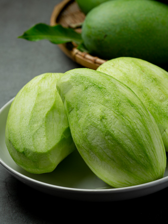 Raw Mango Recipes Summer: तपती गर्मी में ठंडक का देसी जादू! कच्चे आम से बनाएं 5 आसान और बेहद स्वादिष्ट रेसिपी, हर कोई पूछेगा सीक्रेट